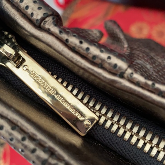 Alessandro Dell’ Acqua frilly bag in a bright gold - Picture 10 of 14